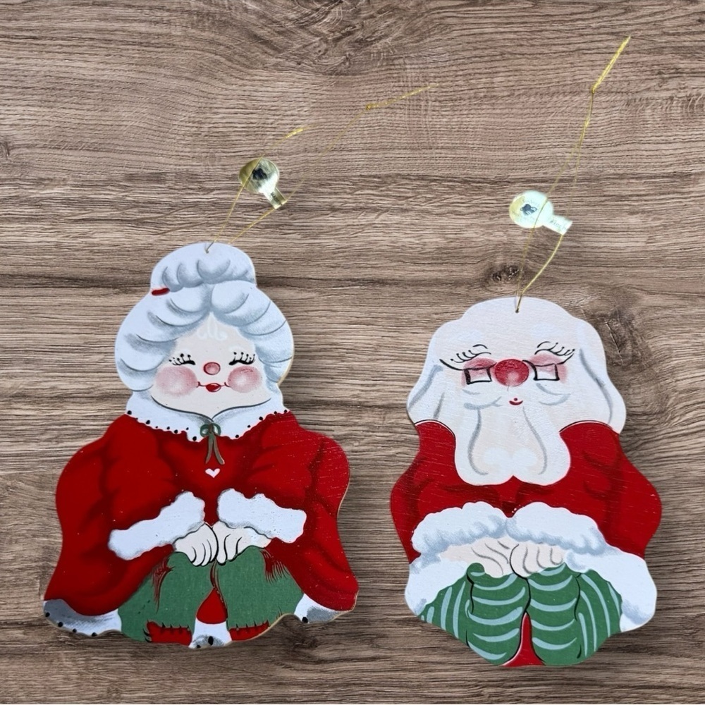 Vintage 1987 “Tender Heart Treasures" Santa & Mrs Claus